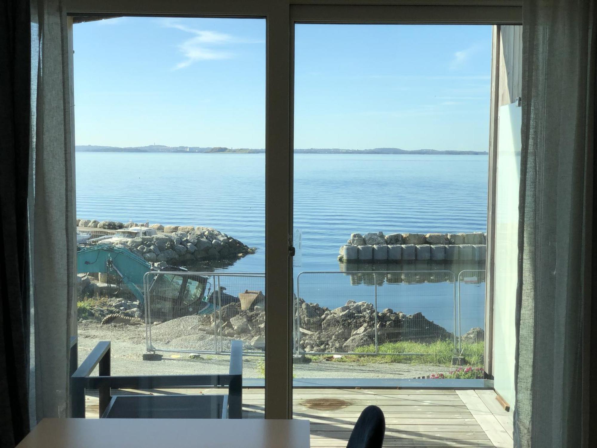 Haabakk On Sea Apartment Тау Екстериор снимка